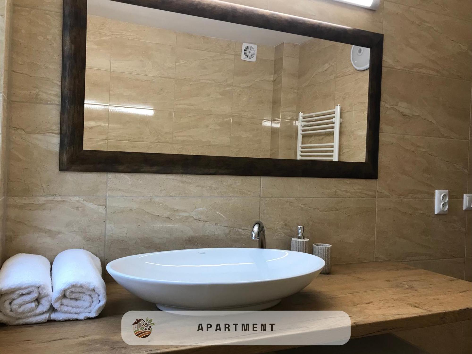 Apartmanovy Dom Visnove Luaran gambar
