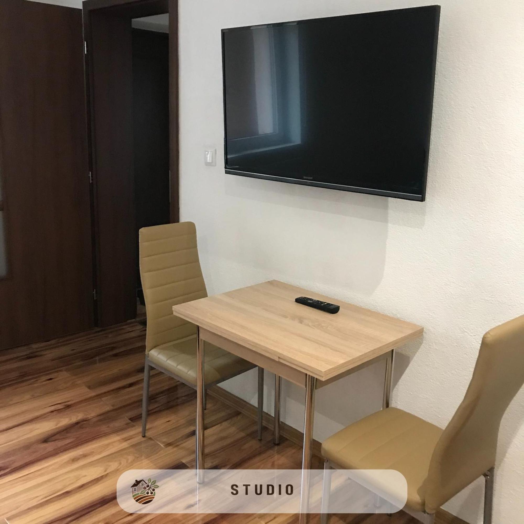 Apartmanovy Dom Visnove Luaran gambar