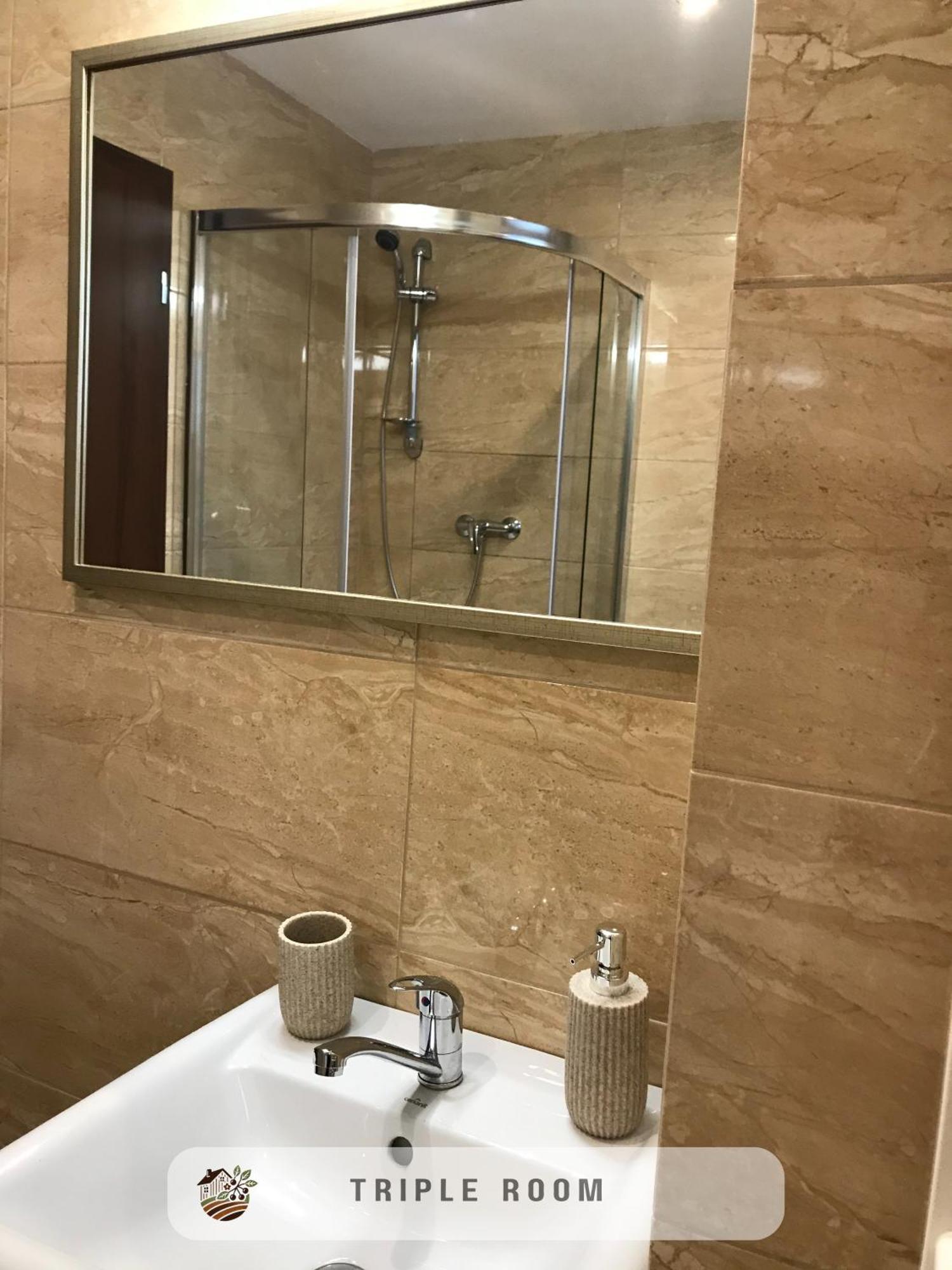 Apartmanovy Dom Visnove Luaran gambar
