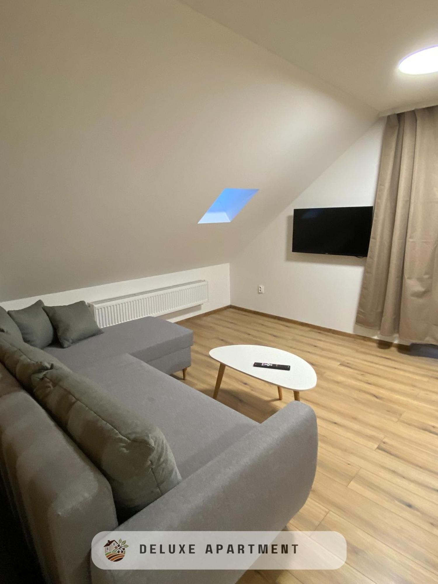 Apartmanovy Dom Visnove Luaran gambar